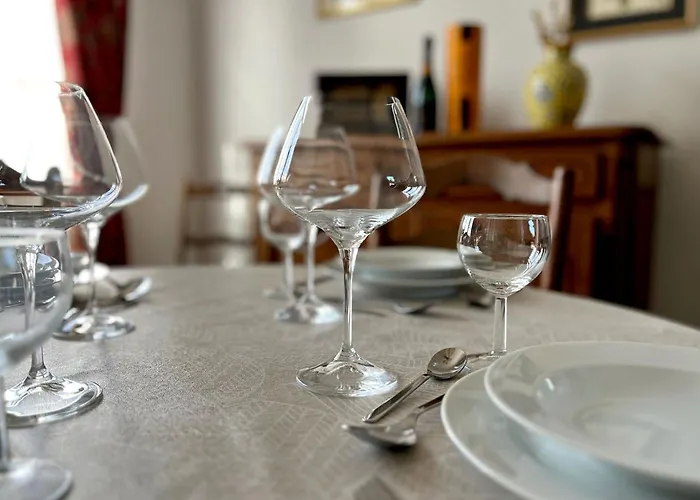 Maison Meulière Du 34e Sacre, à Proximité Du Domaine Pommery Reims