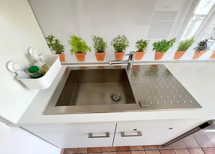 Maison Meulière Du 34e Sacre, à Proximité Du Domaine Pommery * Reims